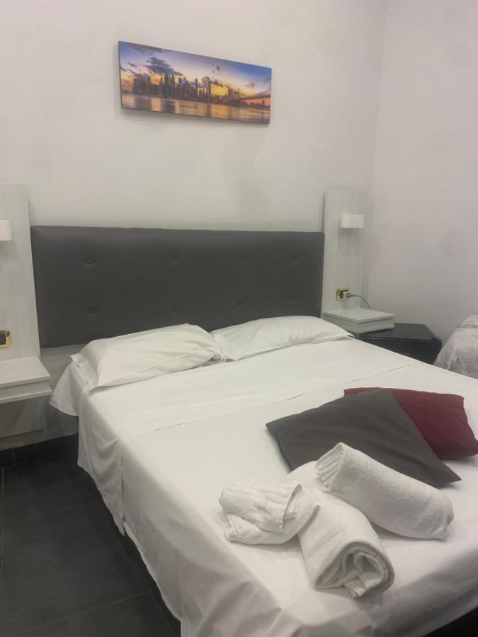 Hotel Poerio Наполи Екстериор снимка