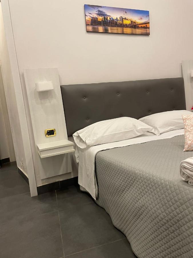 Hotel Poerio Наполи Екстериор снимка