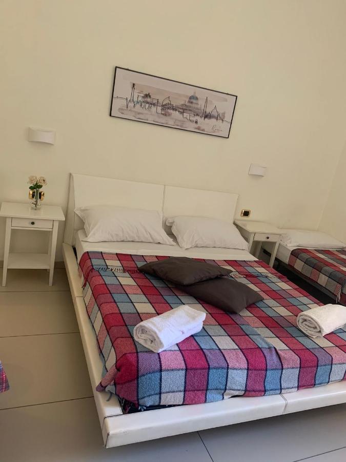 Hotel Poerio Наполи Екстериор снимка