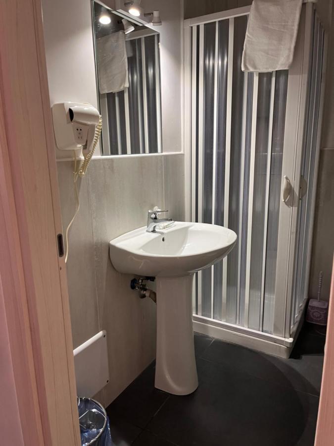 Hotel Poerio Наполи Екстериор снимка