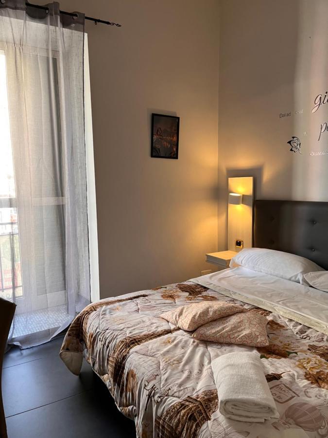 Hotel Poerio Наполи Екстериор снимка