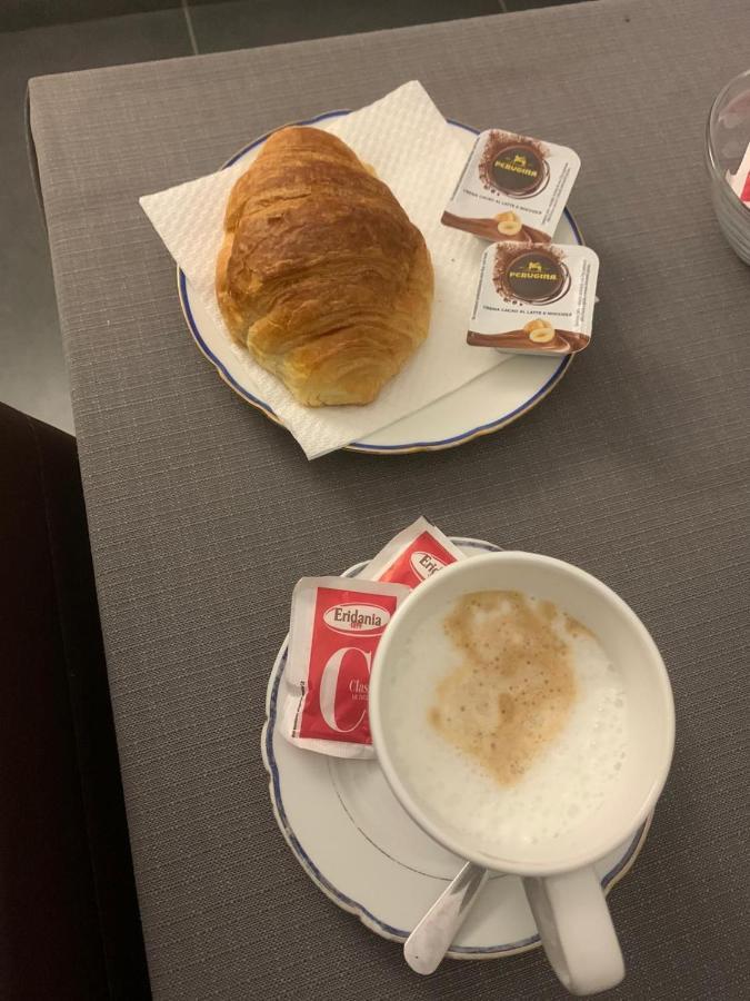 Hotel Poerio Наполи Екстериор снимка