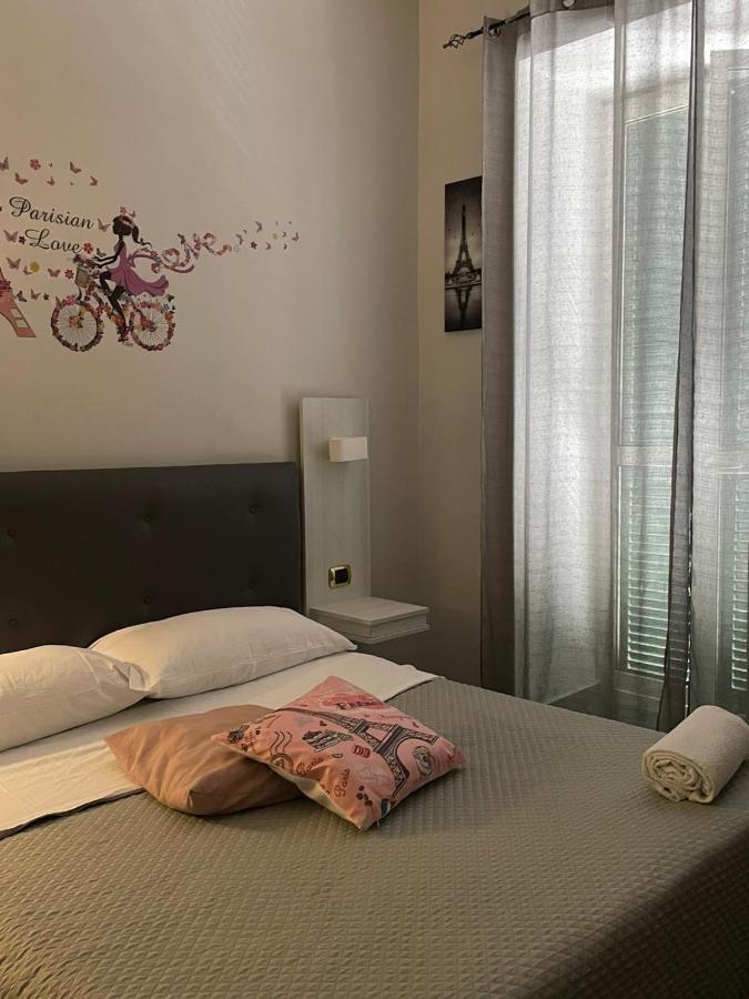 Hotel Poerio Наполи Екстериор снимка