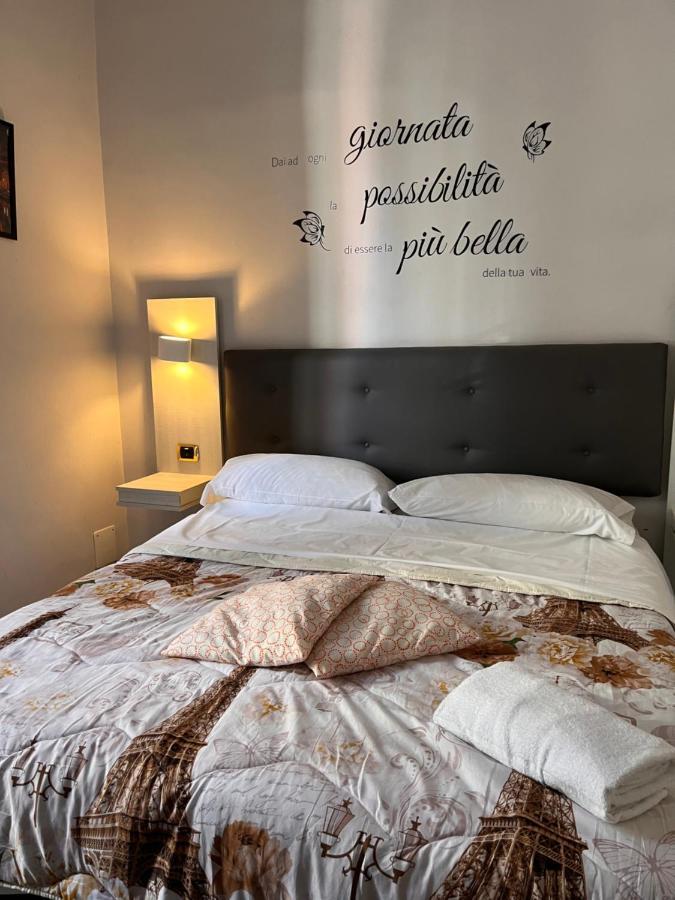 Hotel Poerio Наполи Екстериор снимка