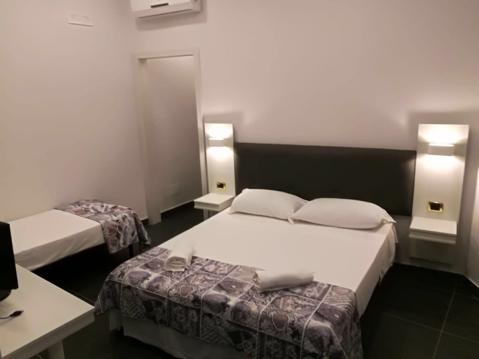 Hotel Poerio Наполи Екстериор снимка
