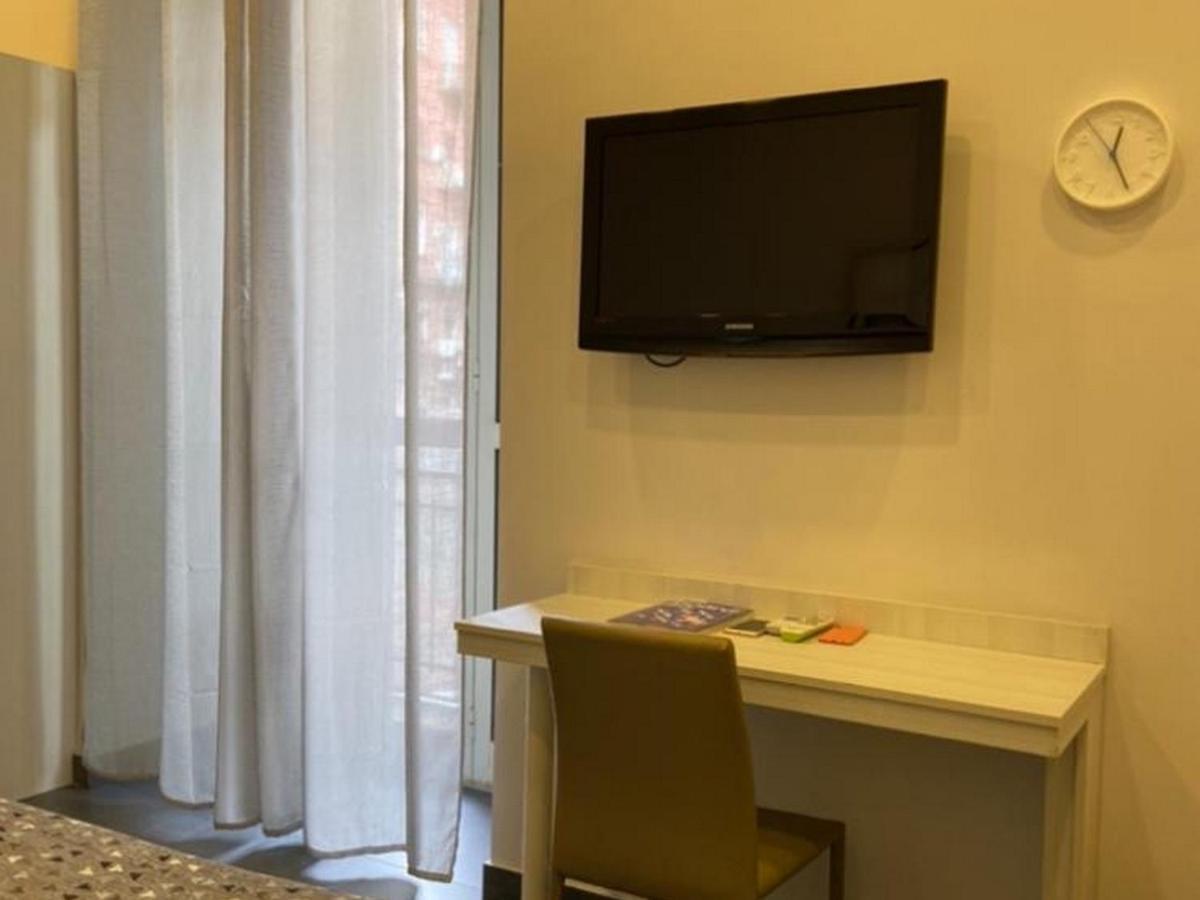 Hotel Poerio Наполи Екстериор снимка